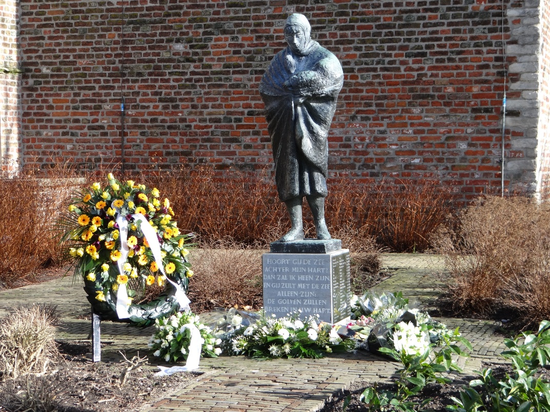 Het Wolkersmonument bij de Johanneskerk
